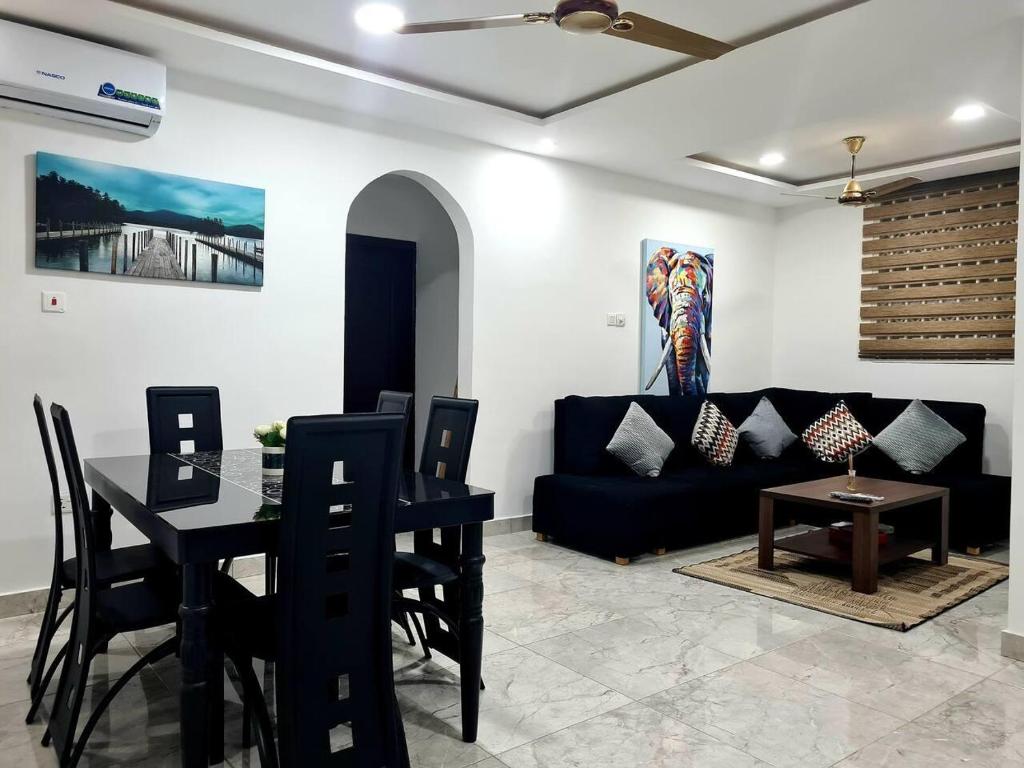 Spacious Quiet & Cozy- Close to Highway-Parking, Apenkwa