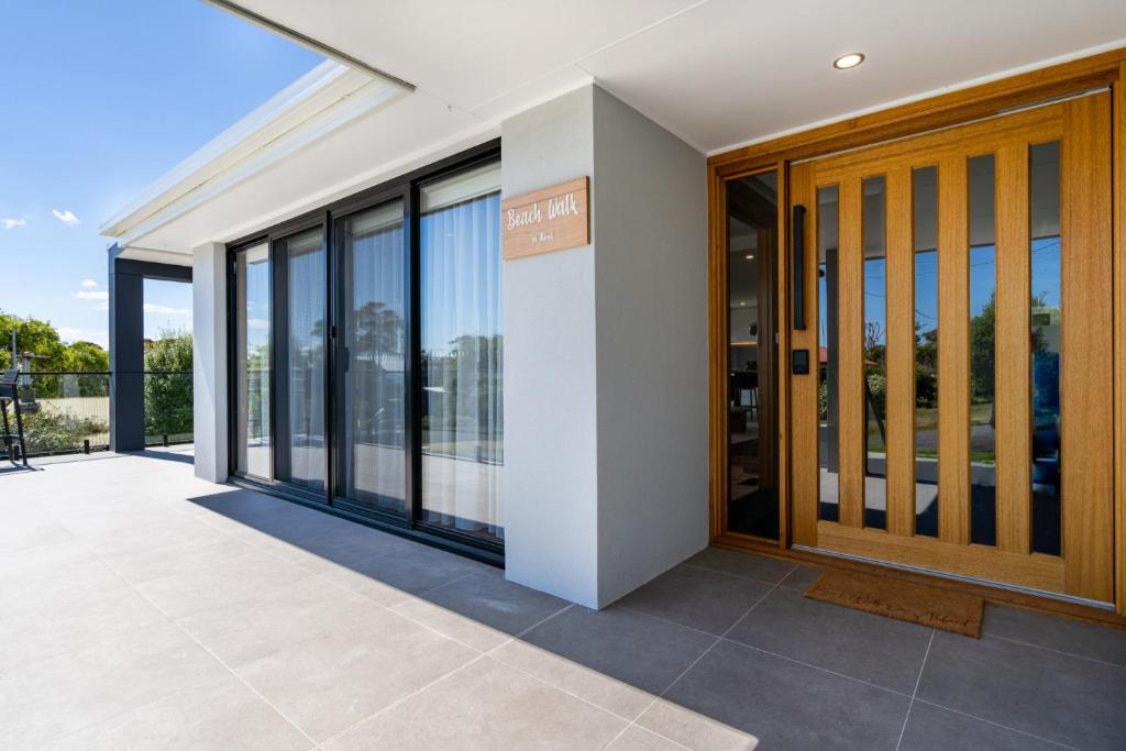 Beach Walk on Alfred, Bridport