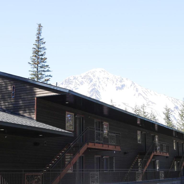 Spruce Lodge 외부 전경과 자연 환경