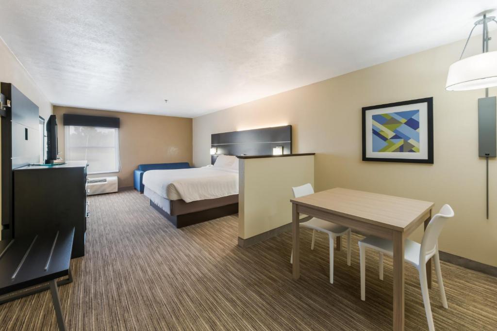 Holiday Inn Express London-I-70 photo