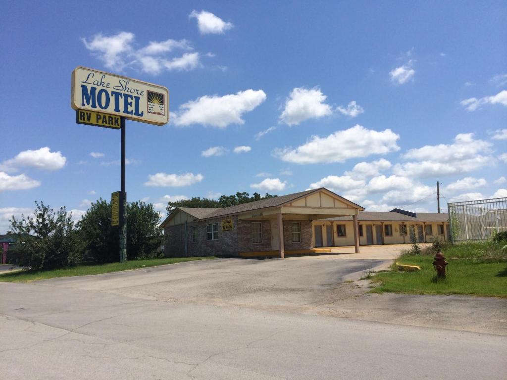 Lake Shore Motel — Hotel in Mannford