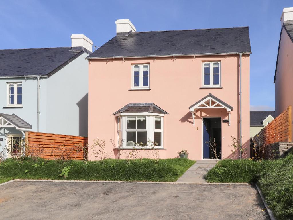 4 Llain yr Eglwys, Newport Pembrokeshire