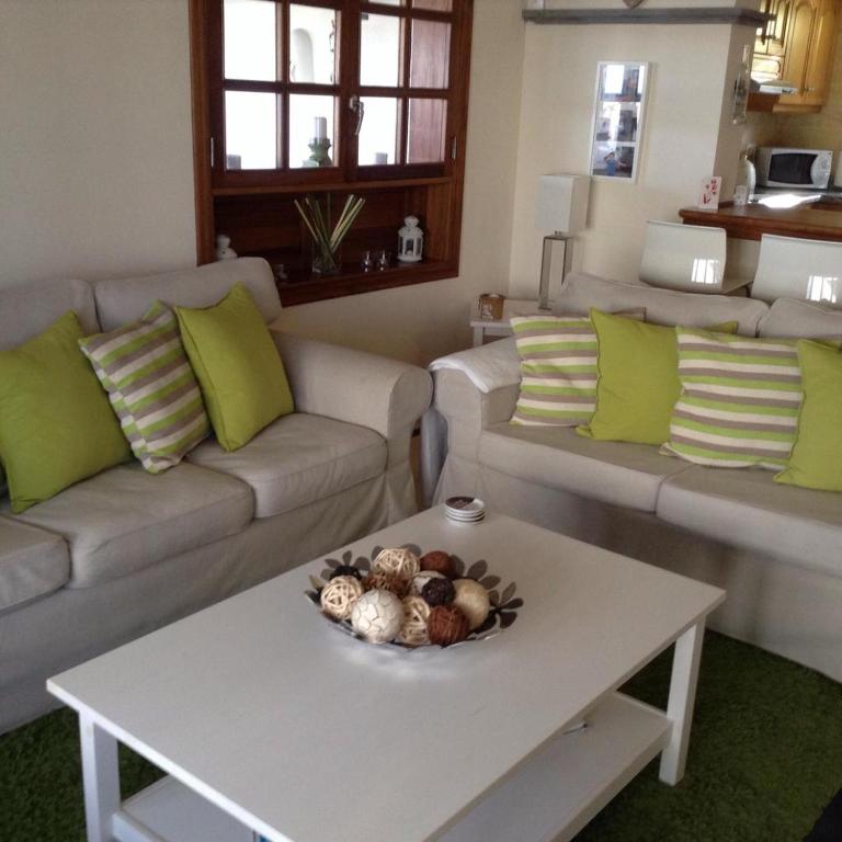 luxury 3bed Villa with heated private pool, full Sky and free WIFI - 4