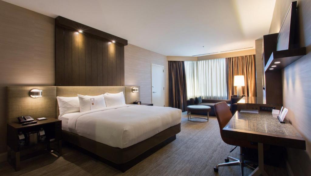 Chicago Hyatt Centric Chicago Magnificent Mile room