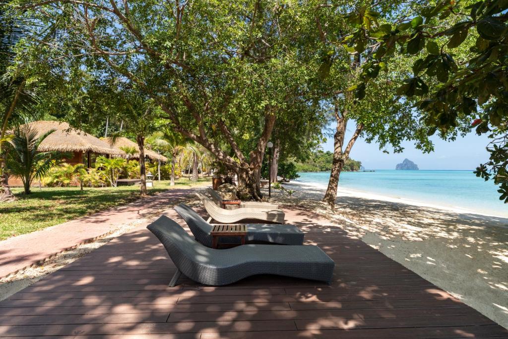 Beach, Mali Kradan in Trang