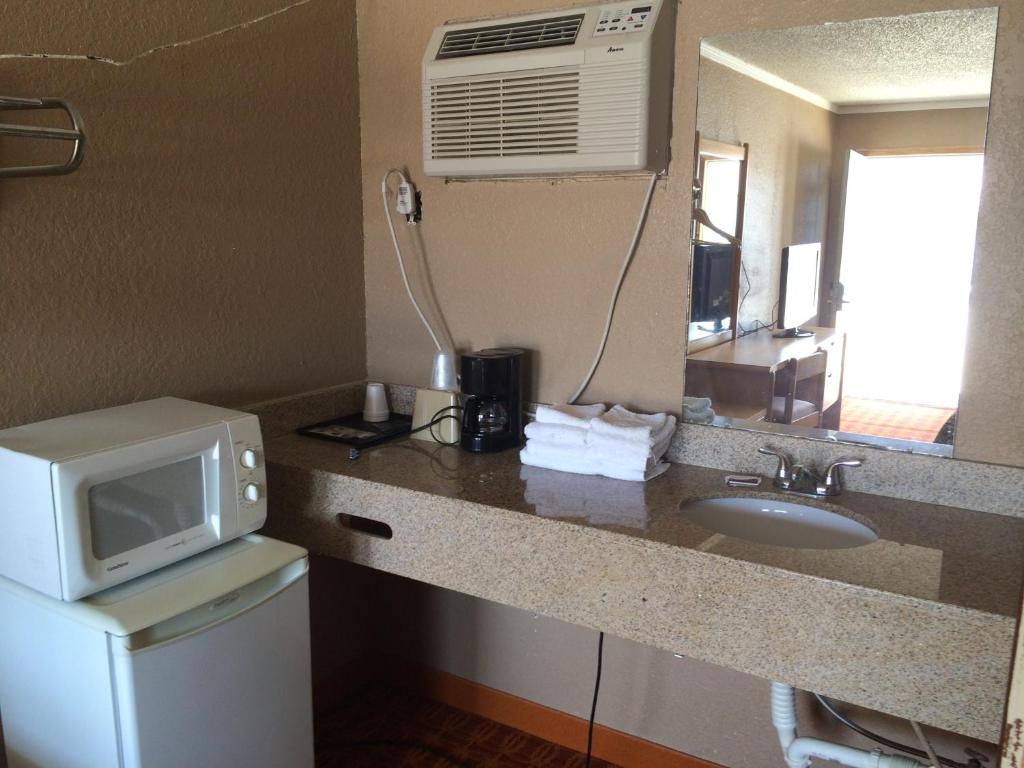 Lake Shore Motel photo
