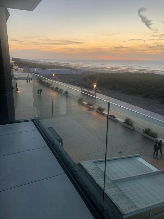 Klaproos - modern appartement op zeedijk, Nieuwpoort