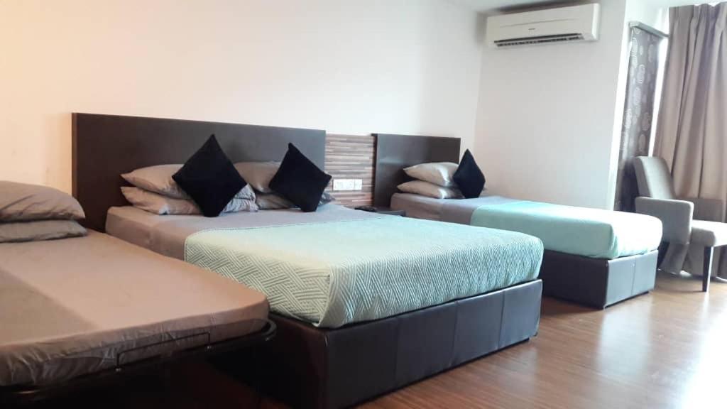 Nine Hundred Studio Apartment (KBCP) photo
