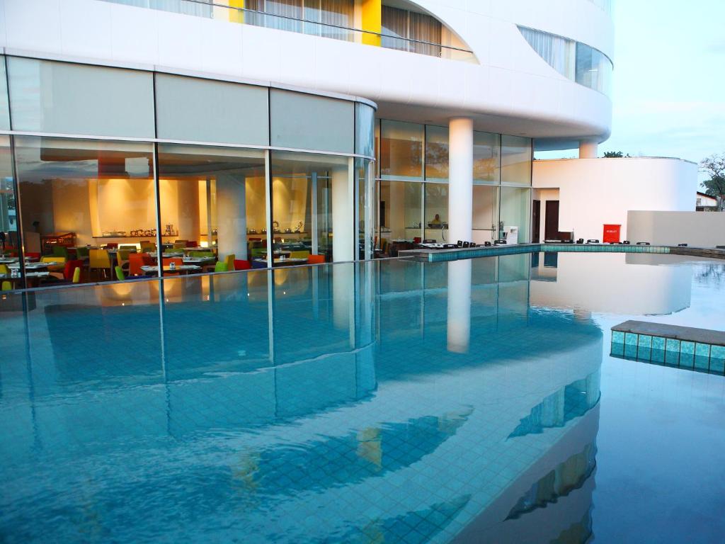 Swimming pool, Sensa Hotel Bandung in Bandung