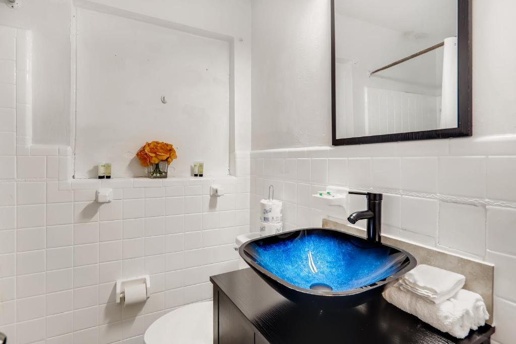 Coral Sands 1br/1ba Close 2 Beach! photo