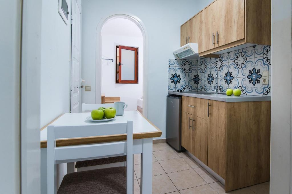 Kitchen, Vagelis Apartments Malia in Crete Island
