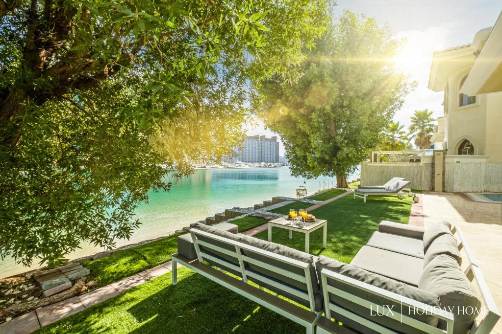 LUX - The Savoy Palm Villa photo