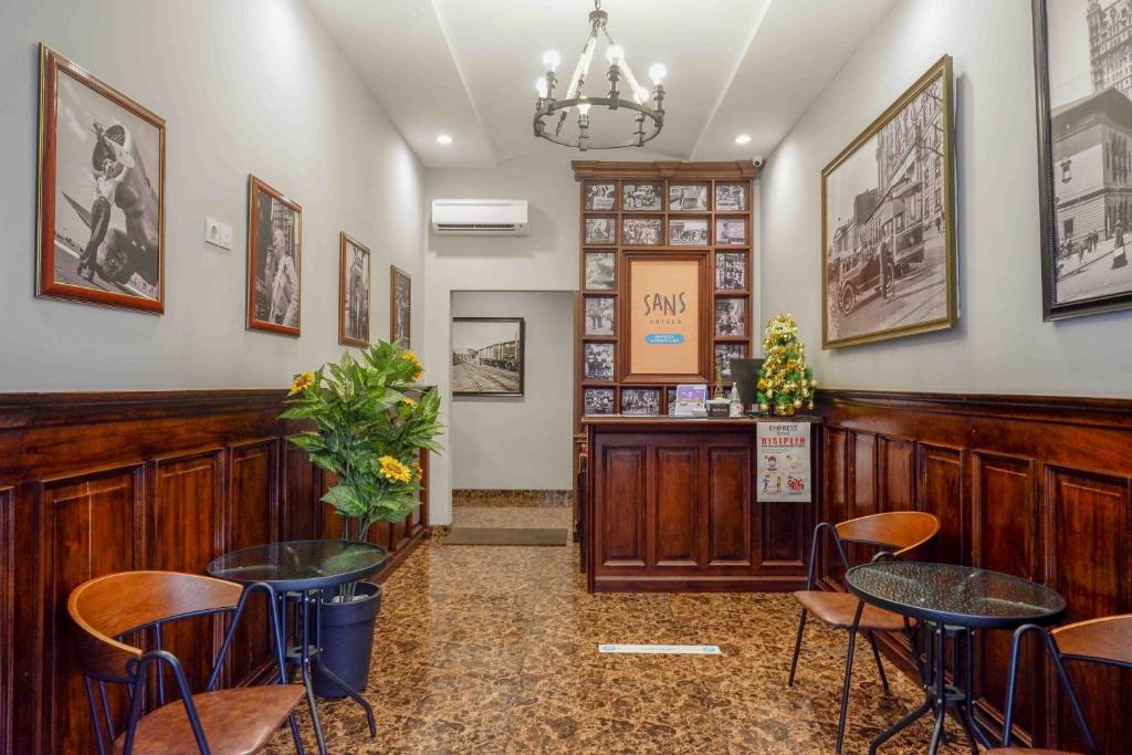 サンズ ホテル エンプレス シンパン リマ (SANS Hotel Empress Simpang Lima) フロント・ロビー