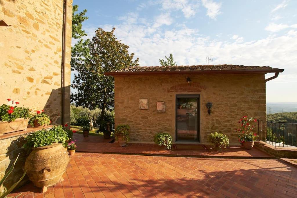 Villa Vestra in Vinci holiday home 전경