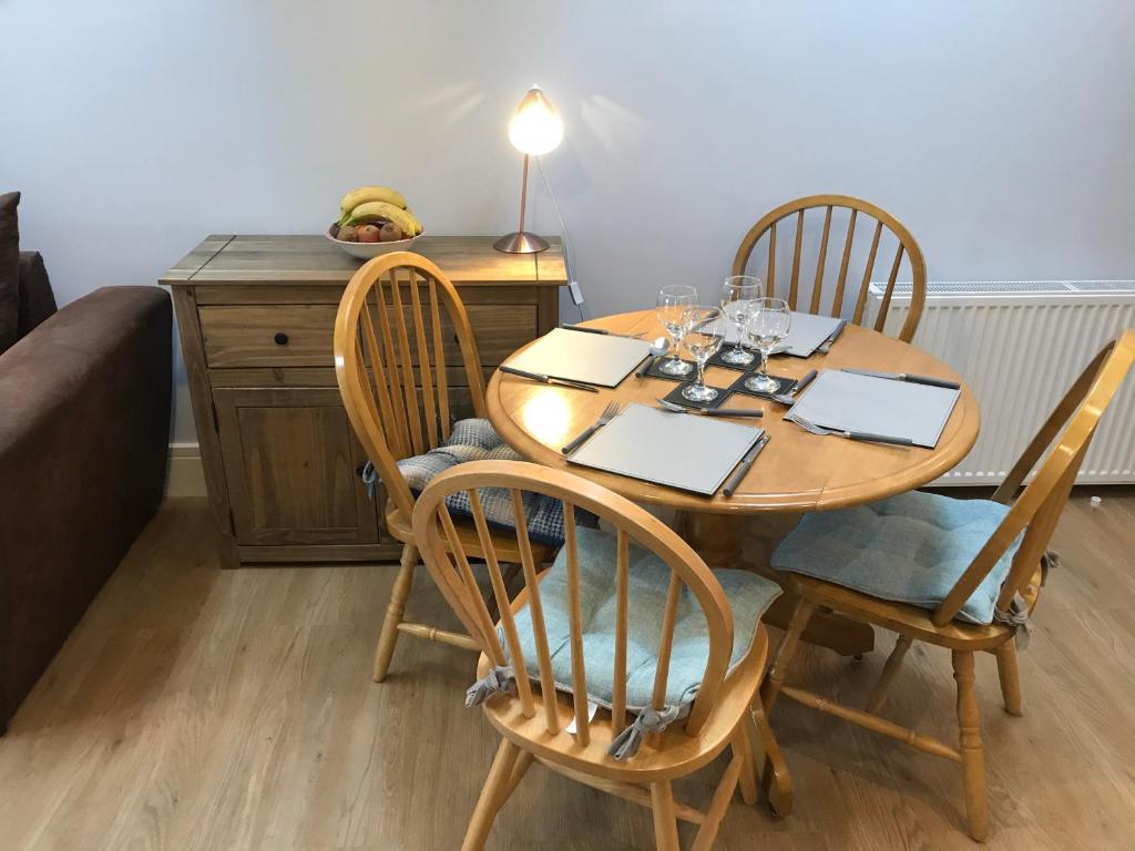 Cozy Lodge with Private Garden and BBQ, Barton upon Humber photo 4