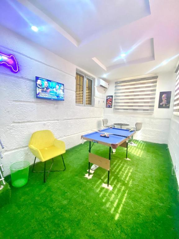 Morak Homes - Luxury 4 bed home with PS5, 24hrs electricity, Super fast Wifi, Snooker, Games room -  photo