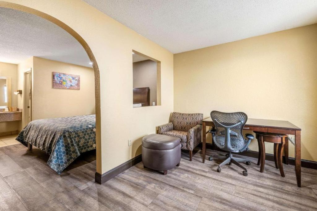 Southern Inn and Suites photo