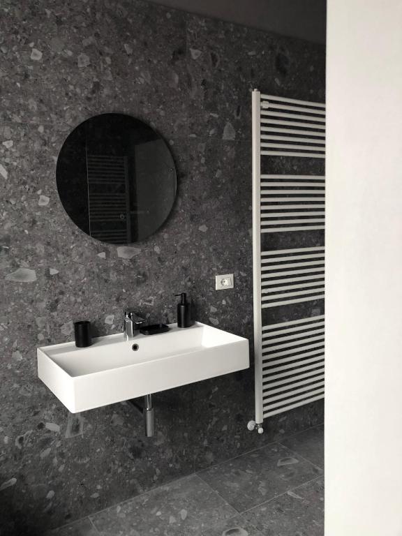 whiterooms photo