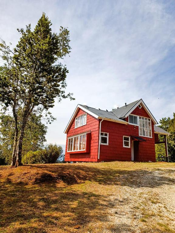 Chiloé-Quemchi Casa con vista al mar y sendero a la playa - 1