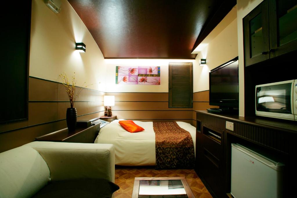 HOTEL CHECK INN BALI adult only