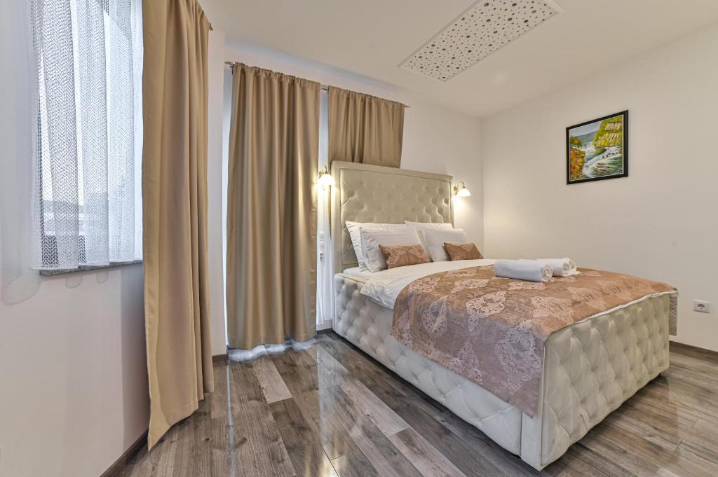 Royal Residence Deluxe Apartments - 4