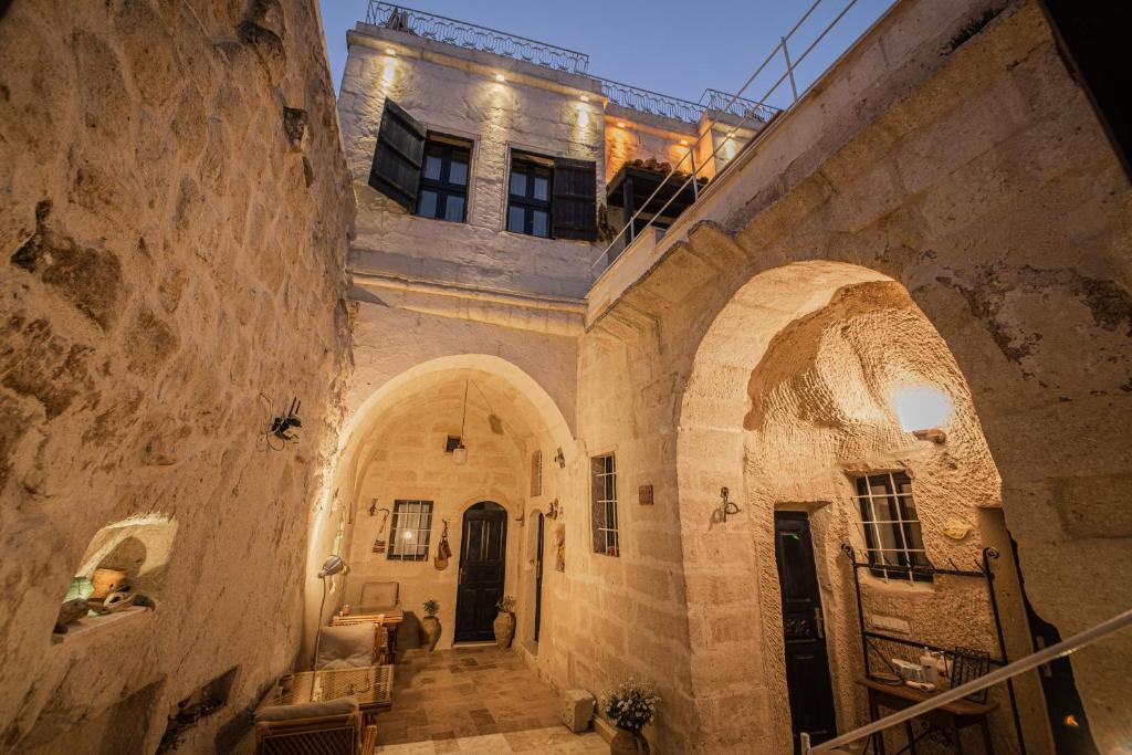 Limon Cave House