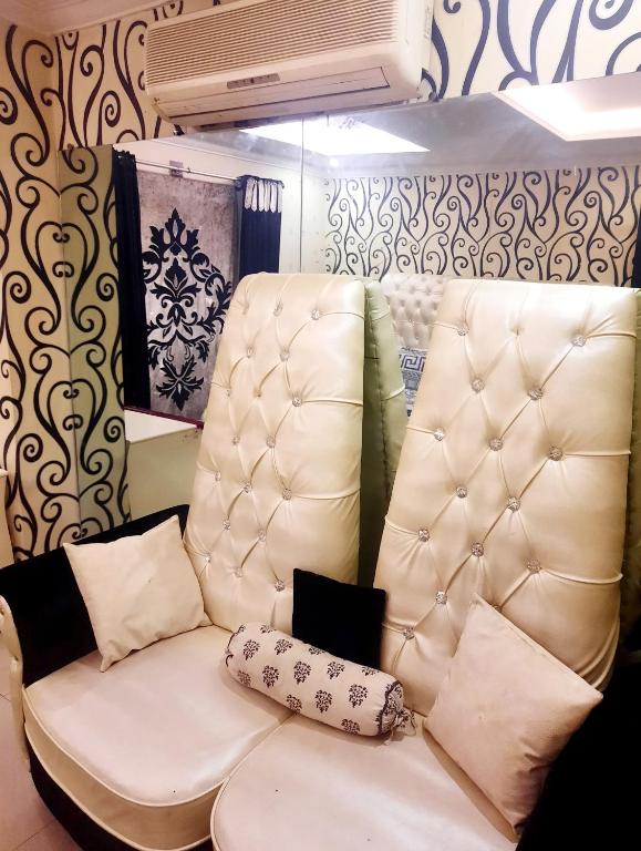 The Red one bedroom apartment in Bahria Town photo