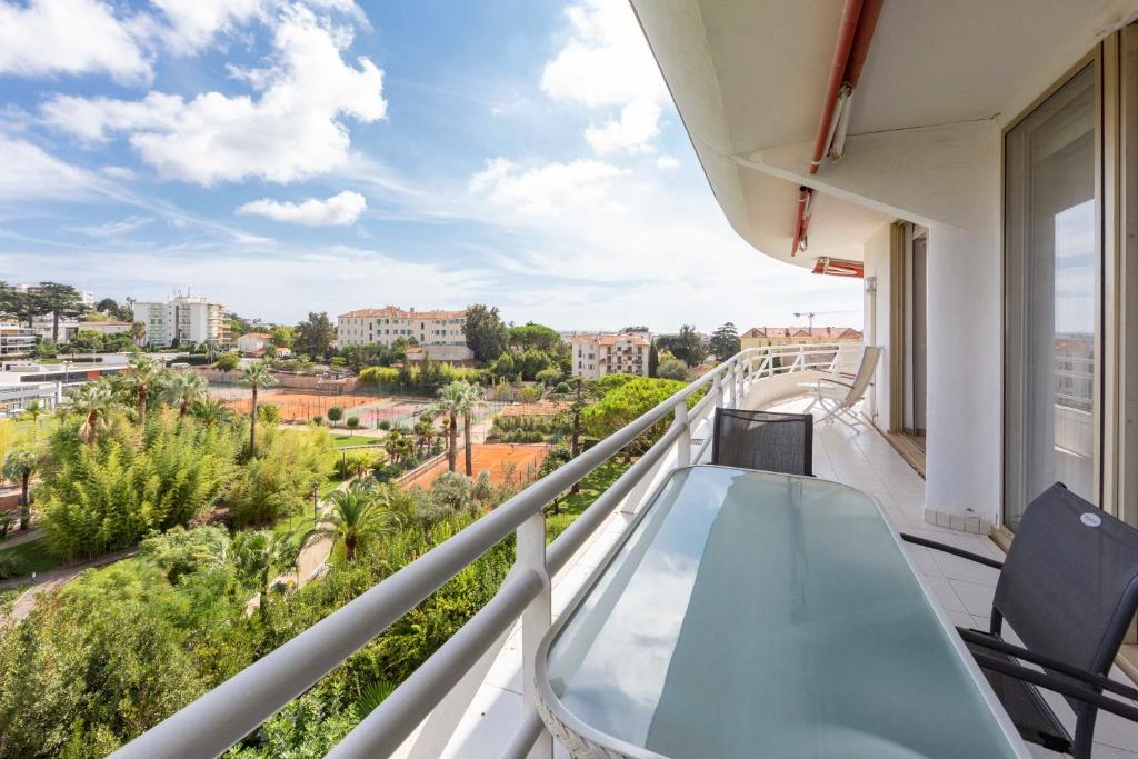 Appartement entièrement équipé de 105 m2 avec vue mer et collines - 3