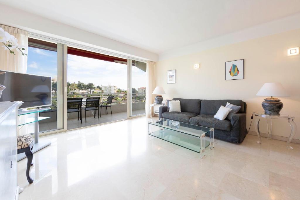 Appartement entièrement équipé de 105 m2 avec vue mer et collines - 4