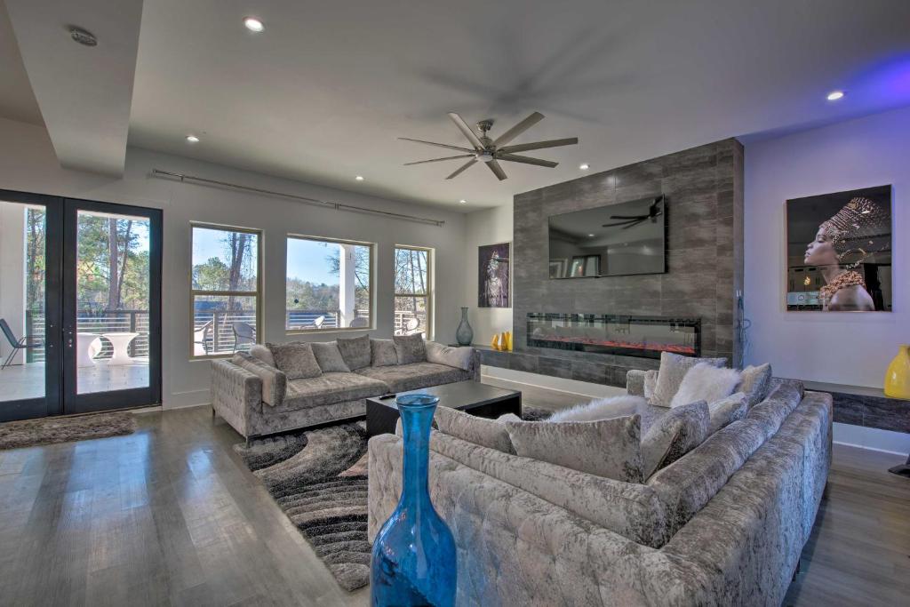 Spacious, Luxe Atlanta Home with Private Pool! — Hotel in Atlanta (GA)