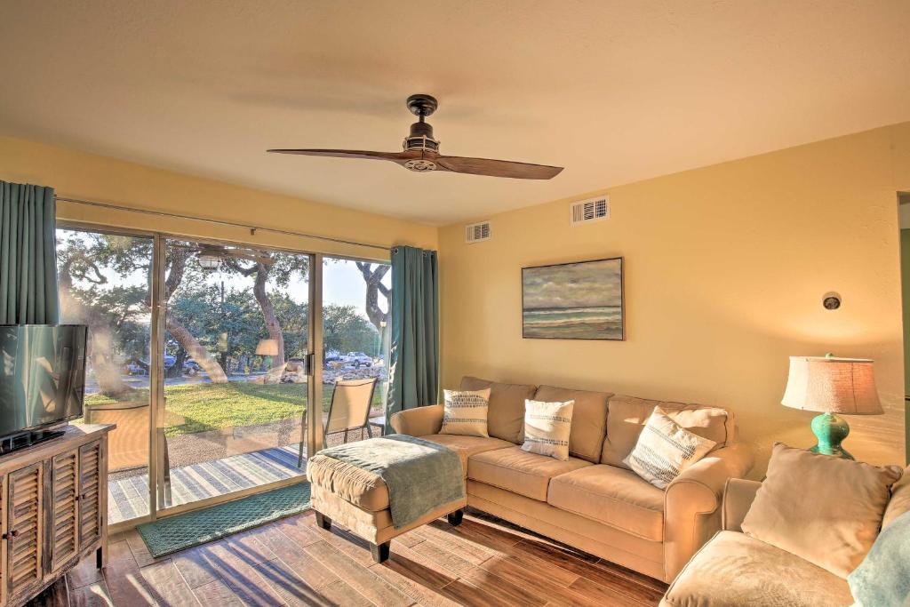 Canyon Lake Condo about 2 Mi to Lake and Marina!