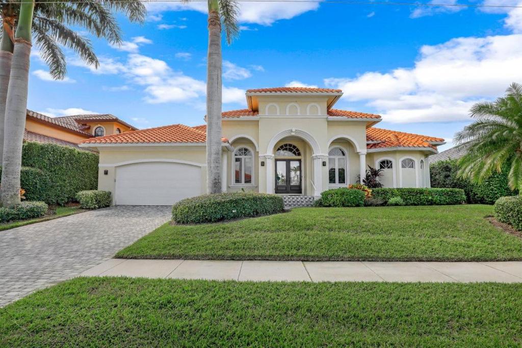 SW exposure home on wide canal with pool and spa, Marco Island