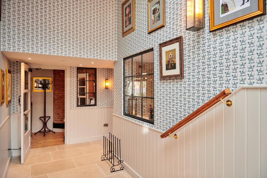 Hare and Hounds Hotel photo
