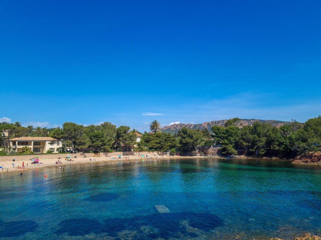 Renovated apartment, air-conditioned 5min from sea - 4