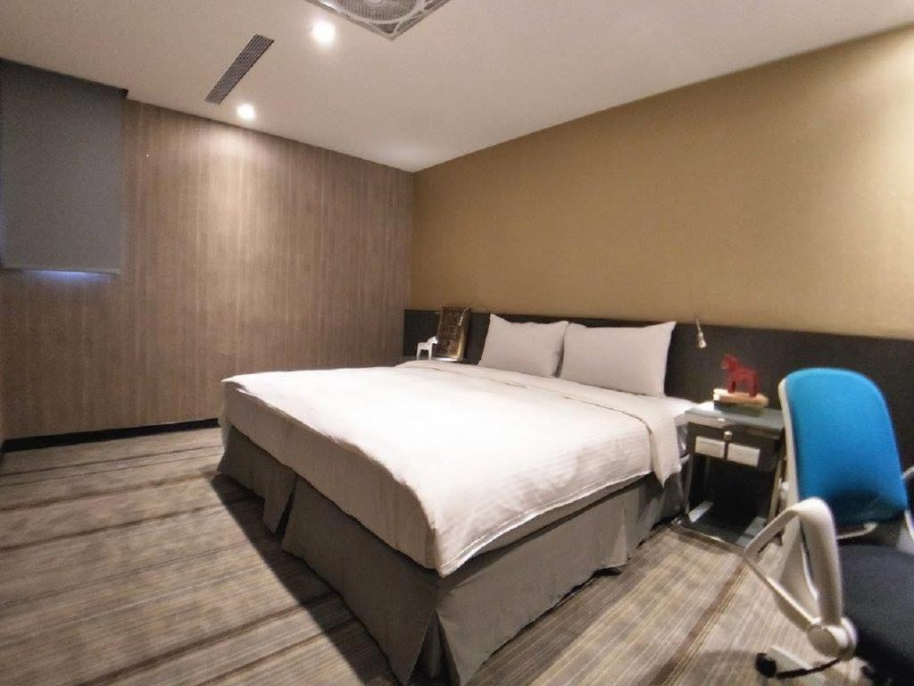Night Market Hotel