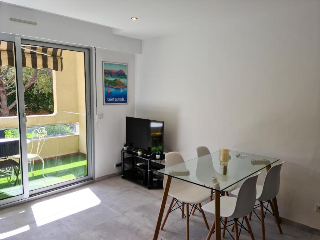 Renovated apartment, air-conditioned 5min from sea - 2