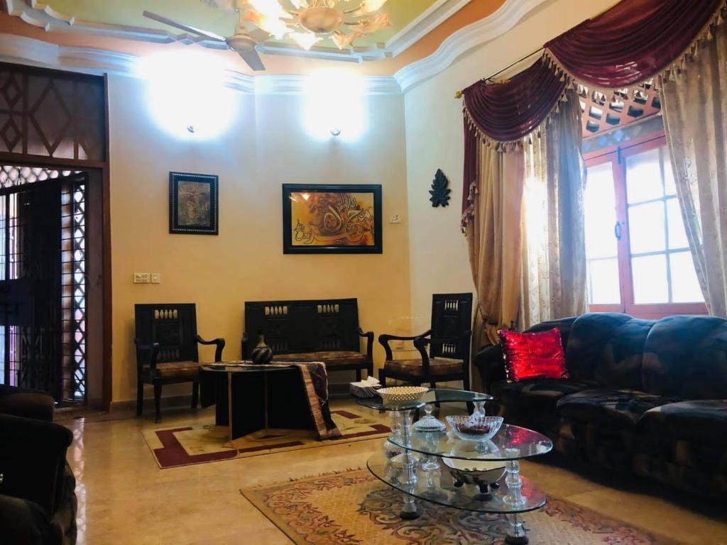 Gulshan Family Couple Guest House Couple Hotel Gulshan-e-iqbal photo