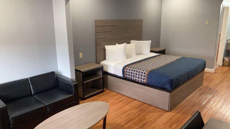 Palace Inn - Baytown I-10 Photo 15