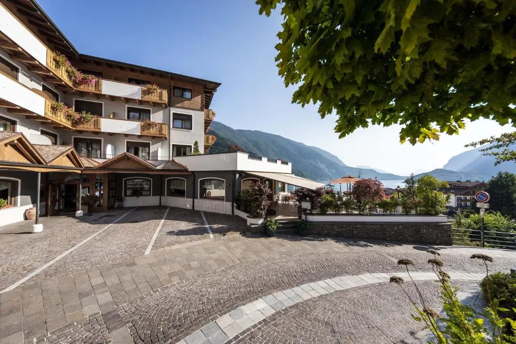 Ariston Lake View Hotel, hotel in Molveno