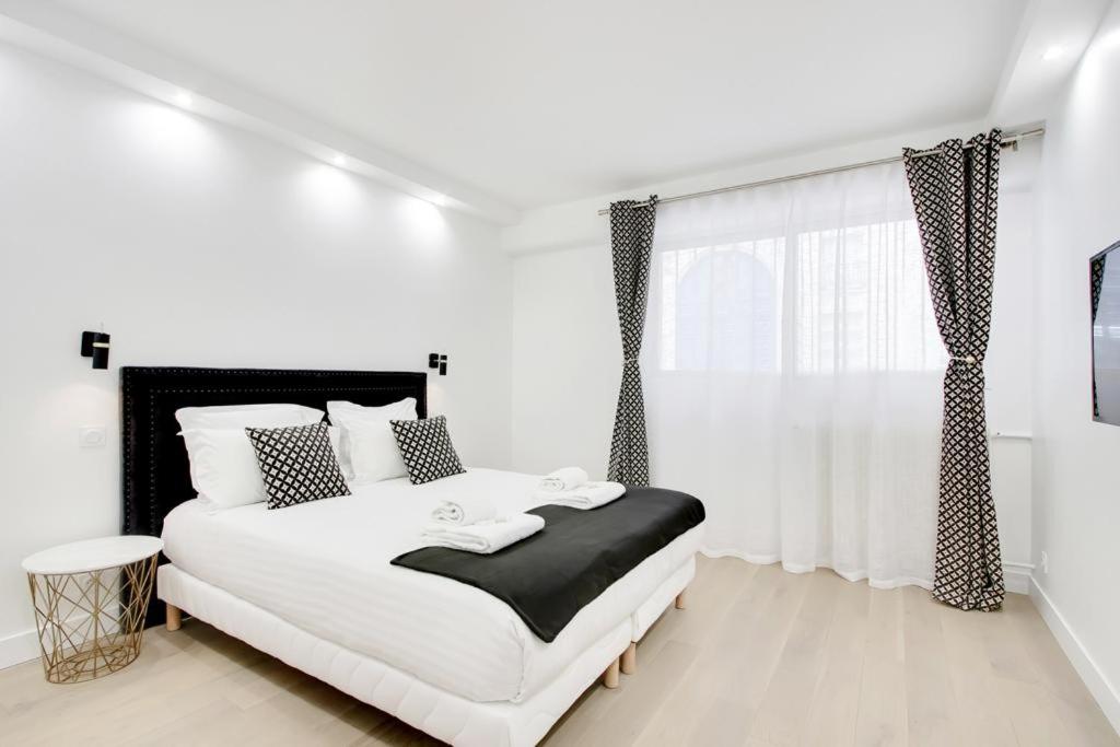 TROCADERO/ EIFFEL TOWER - 3 Bedrooms- All New! - 5