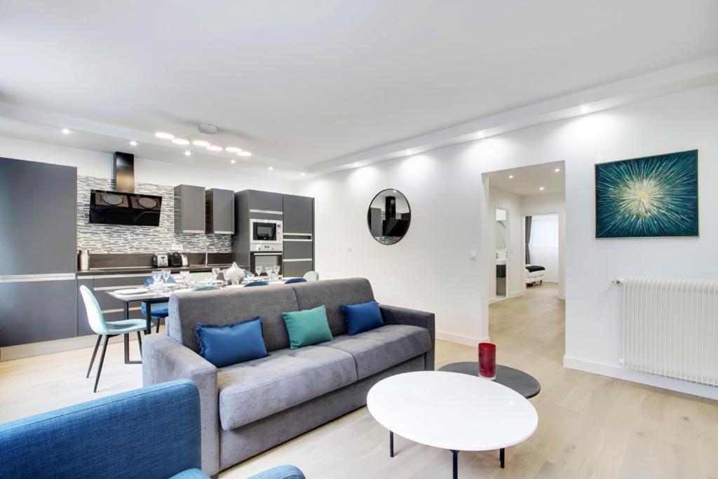 TROCADERO/ EIFFEL TOWER - 3 Bedrooms- All New! - 3