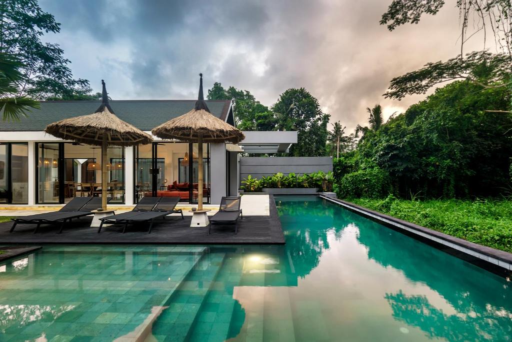 Villa 760 m² dengan 5 kamar tidur dan 5 kamar mandi pribadi di Badung (Villa Waterfall  by BaliSuperHost)