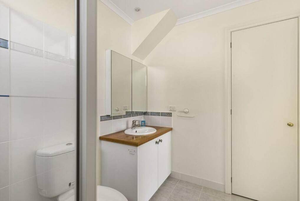 Phillip Island Time - Large home with self-contained apartment sleeps 11 photo