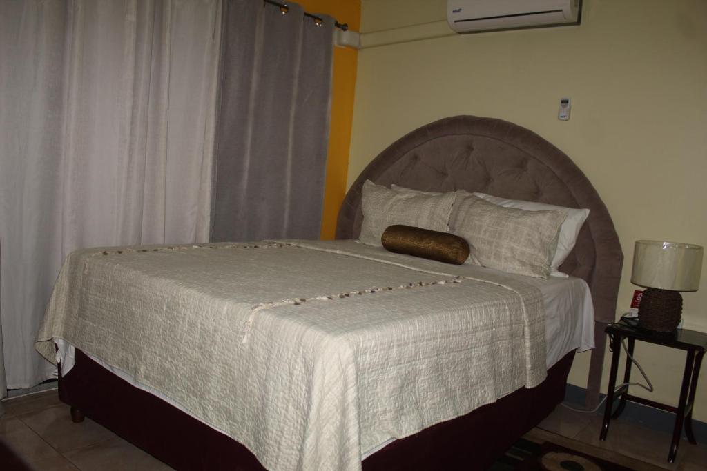 Comfy, Central & Elegant Studio New Kingston, Kingston