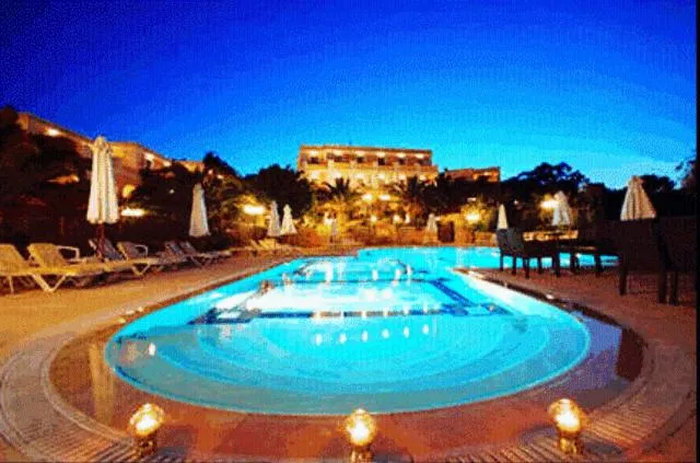 Crithoni's Paradise Hotel, מלון באלינדה