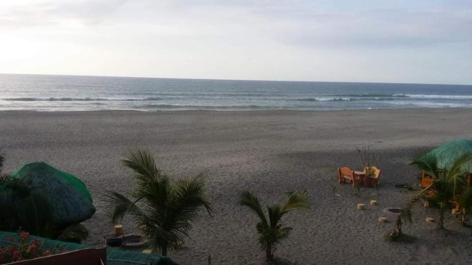 Sea Breeze Beachfront Home and Cottages photo