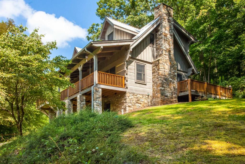 Serene Mountain Retreat