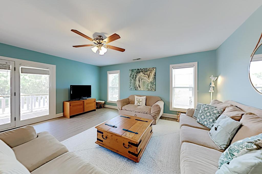 Marsh-View Escape, Oak Island