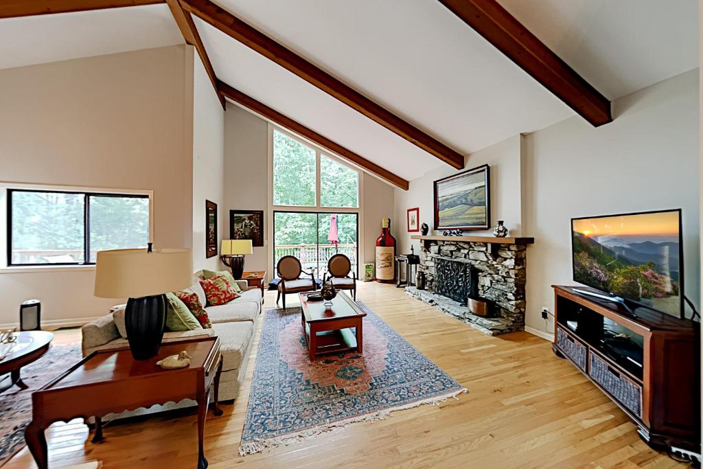 Gorgeous Little River Escape, Hendersonville