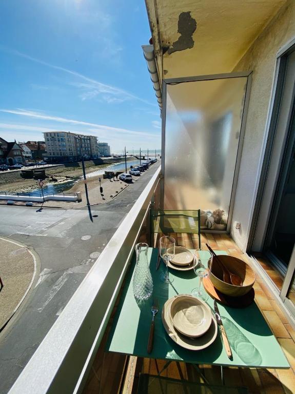 Vue mer et Garage privé, studio balcon plein Sud, Wimereux